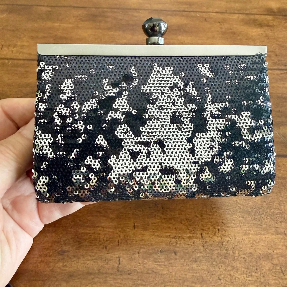 Black Silver‎ Sequin Evening Clutch Bag • Gunmetal Kiss Lock Clasp • Chain Strap